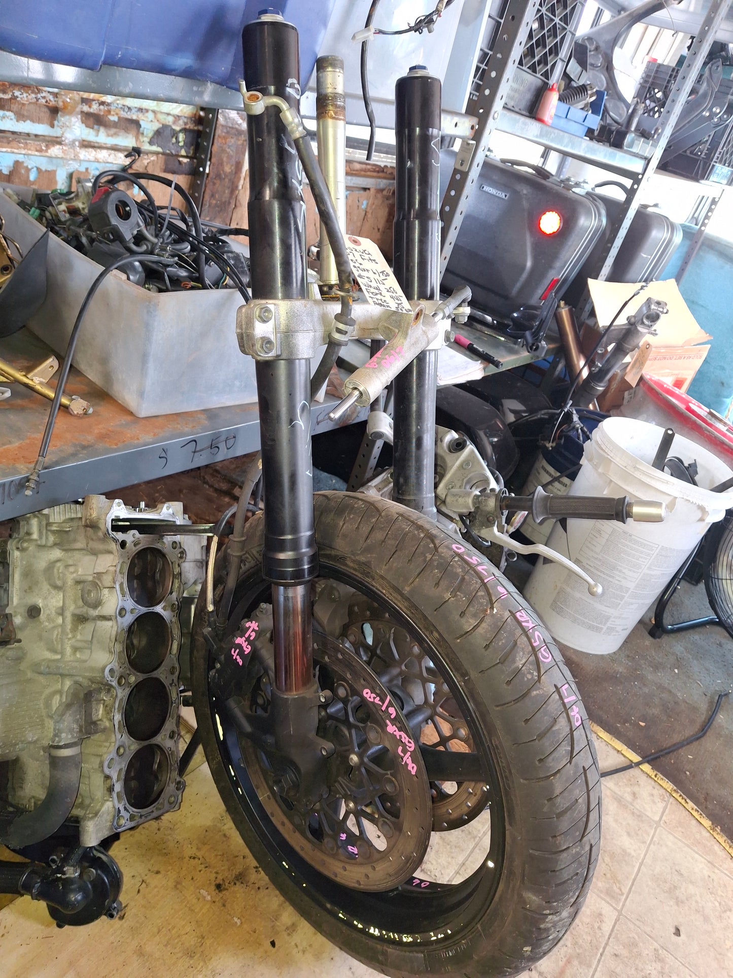 06 07 Suzuki GSXR 600 750 Front Forks Front Rim Caliper Damper Lower Tree S3751