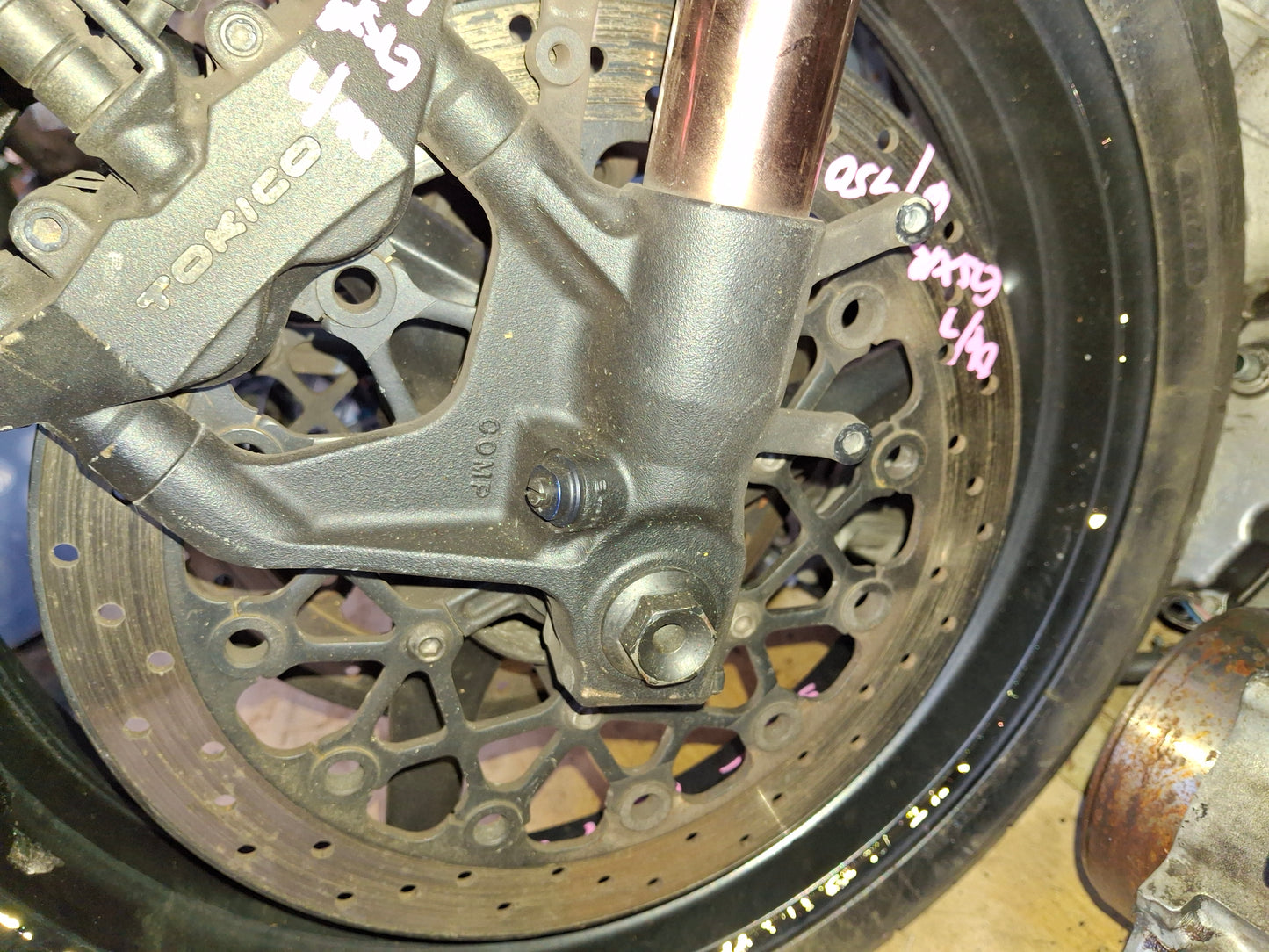 06 07 Suzuki GSXR 600 750 Front Forks Front Rim Caliper Damper Lower Tree S3751