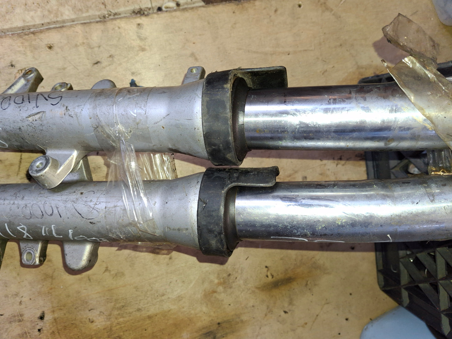 03-05 Suzuki SV1000 SV 1000 Forks Front End Suspension Shocks Bent For Parts