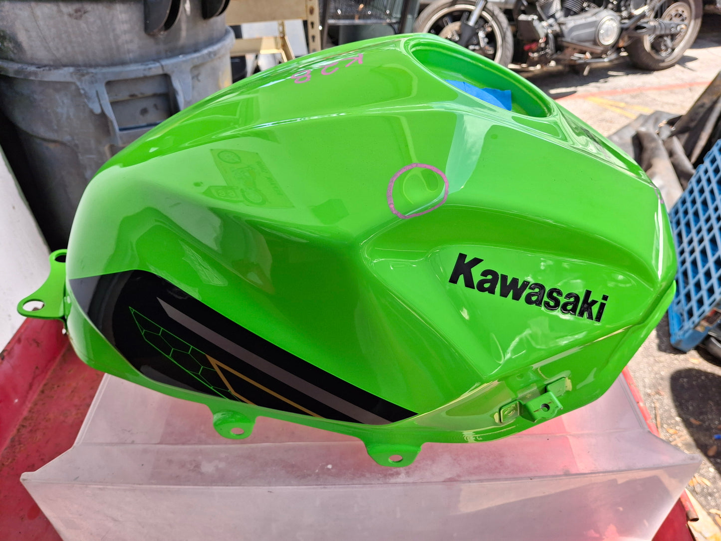 18-23 Kawasaki Ninja 400 EX400 Gas Tank Fuel Petrol Dealer Take Off Beautiful