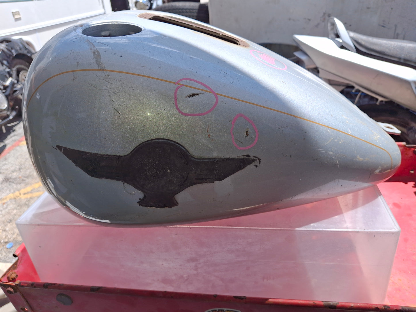 2005 Harley Davidson Heritage Softail FLSTC Gas Tank Fuel Petrol Cell