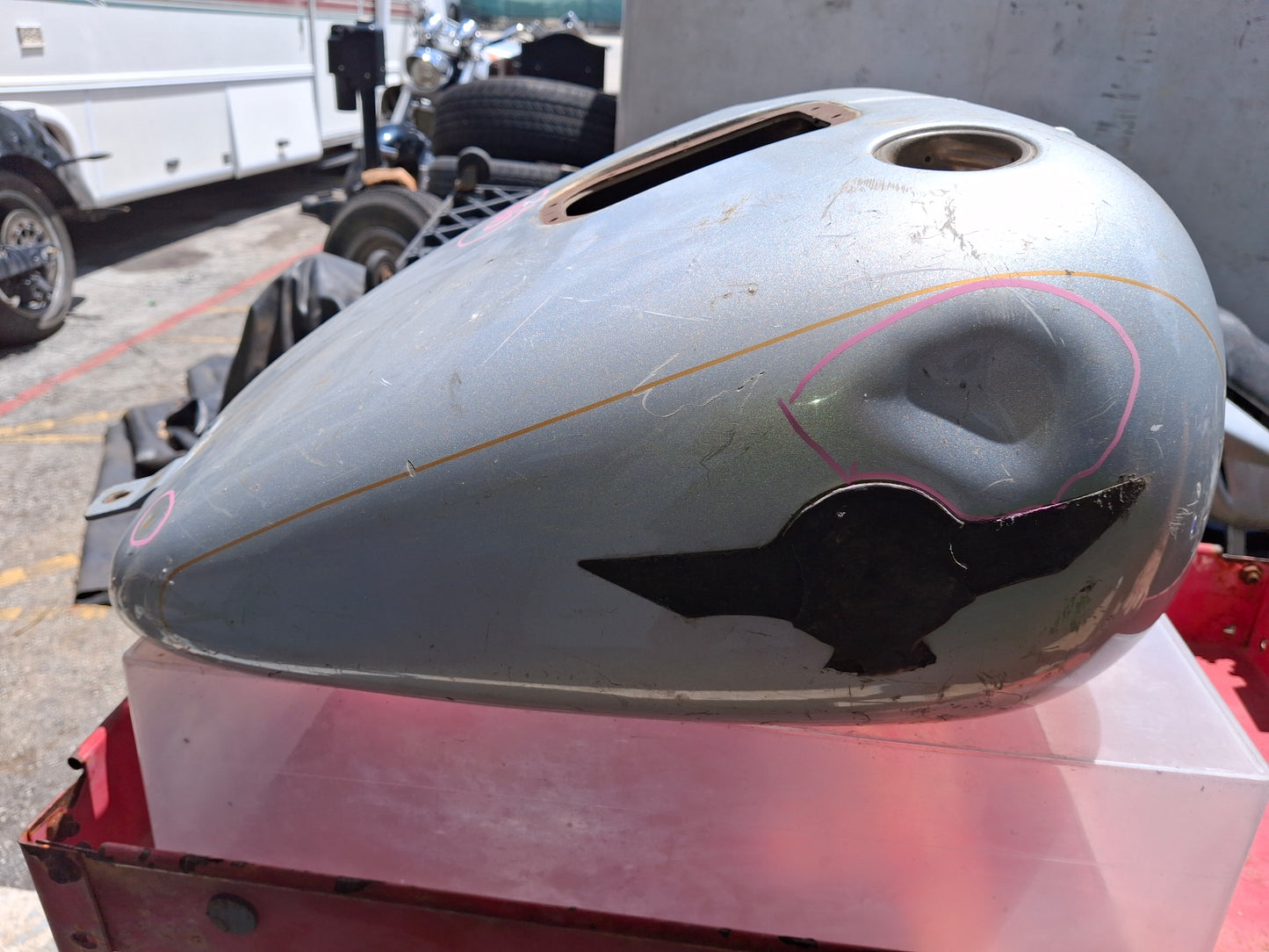 2005 Harley Davidson Heritage Softail FLSTC Gas Tank Fuel Petrol Cell