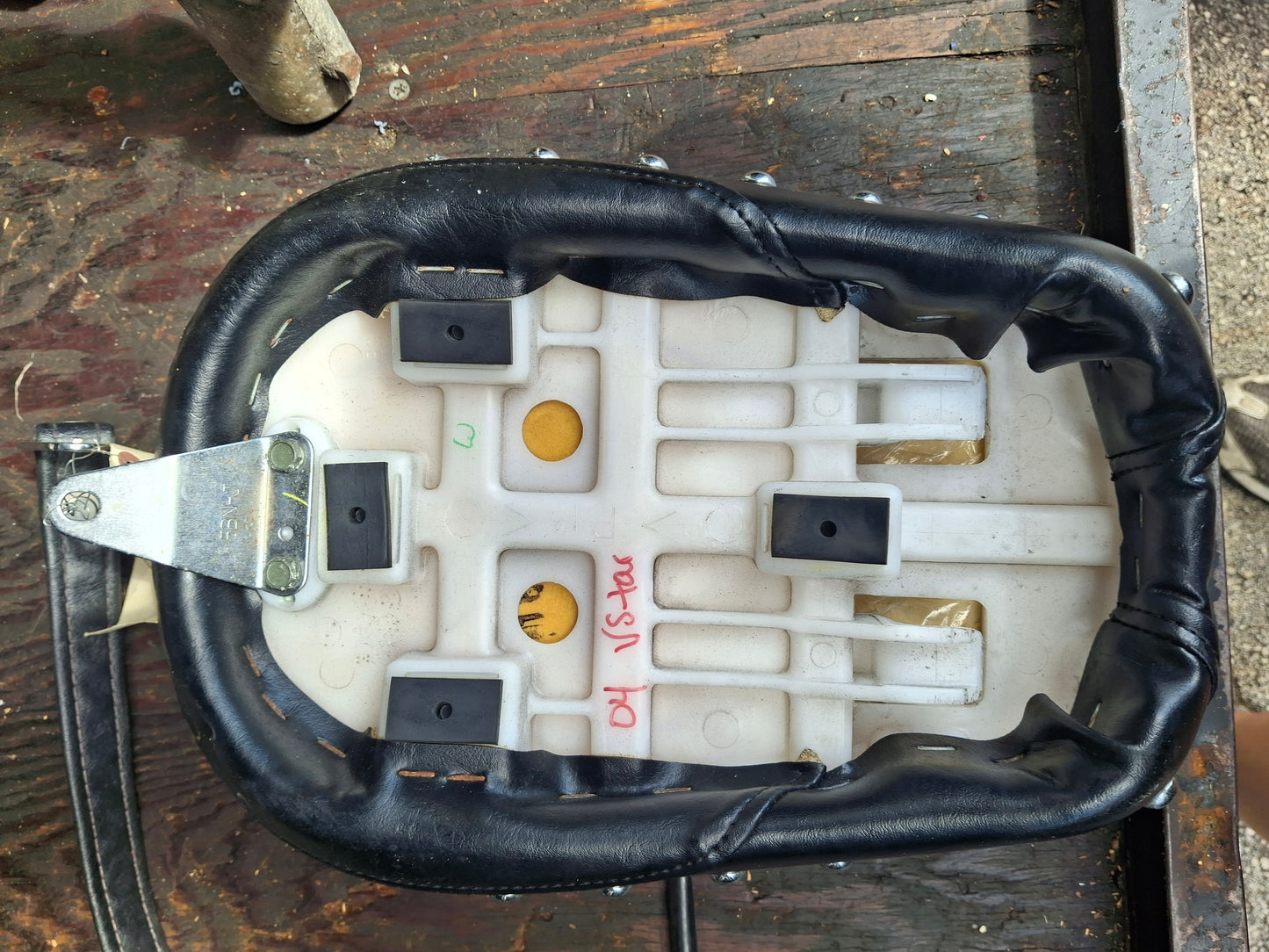 Yamaha V-Star 650 Front & Rear Seat Seats Sissy bar back Rest VStar XVS650 XVS