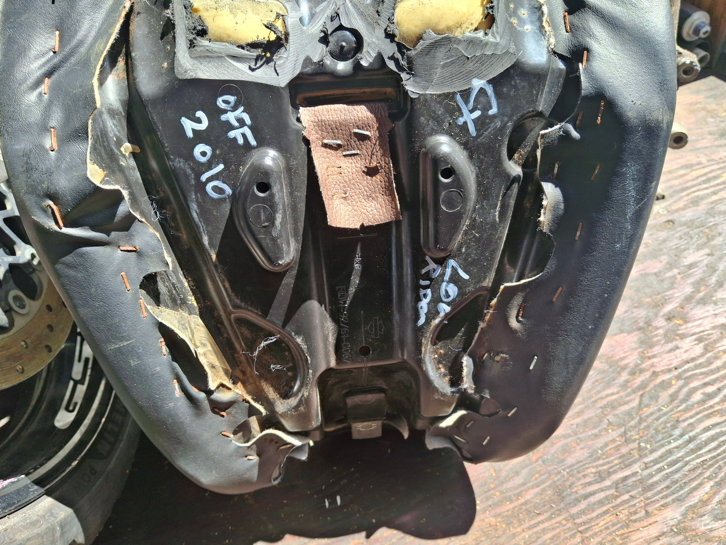 Harley Davidson Dyna Low Rider Seat OEM 105th Anniversary Front Rear Pad Pillion