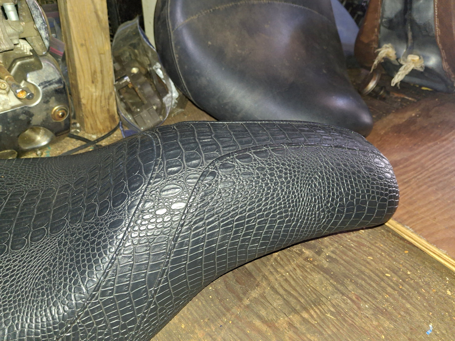 1997-2007 Harley Road King & Street Glide Seat Gunfighter Type Gator Mustang - Free Shipping