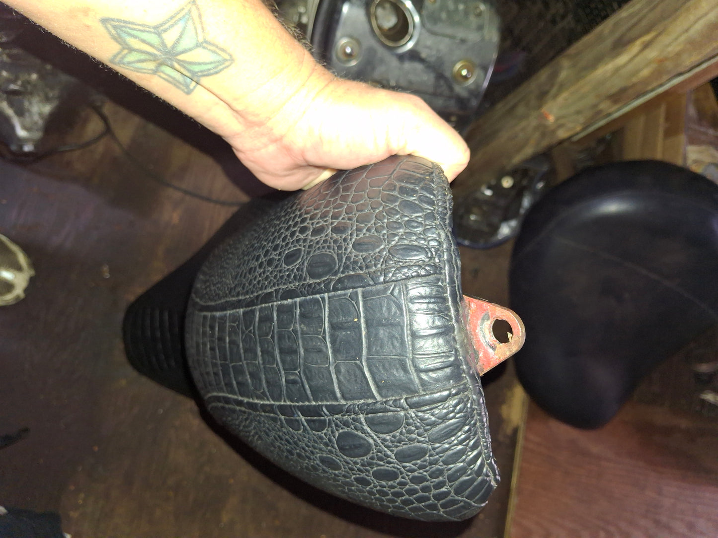 1997-2007 Harley Road King & Street Glide Seat Gunfighter Type Gator Mustang - Free Shipping