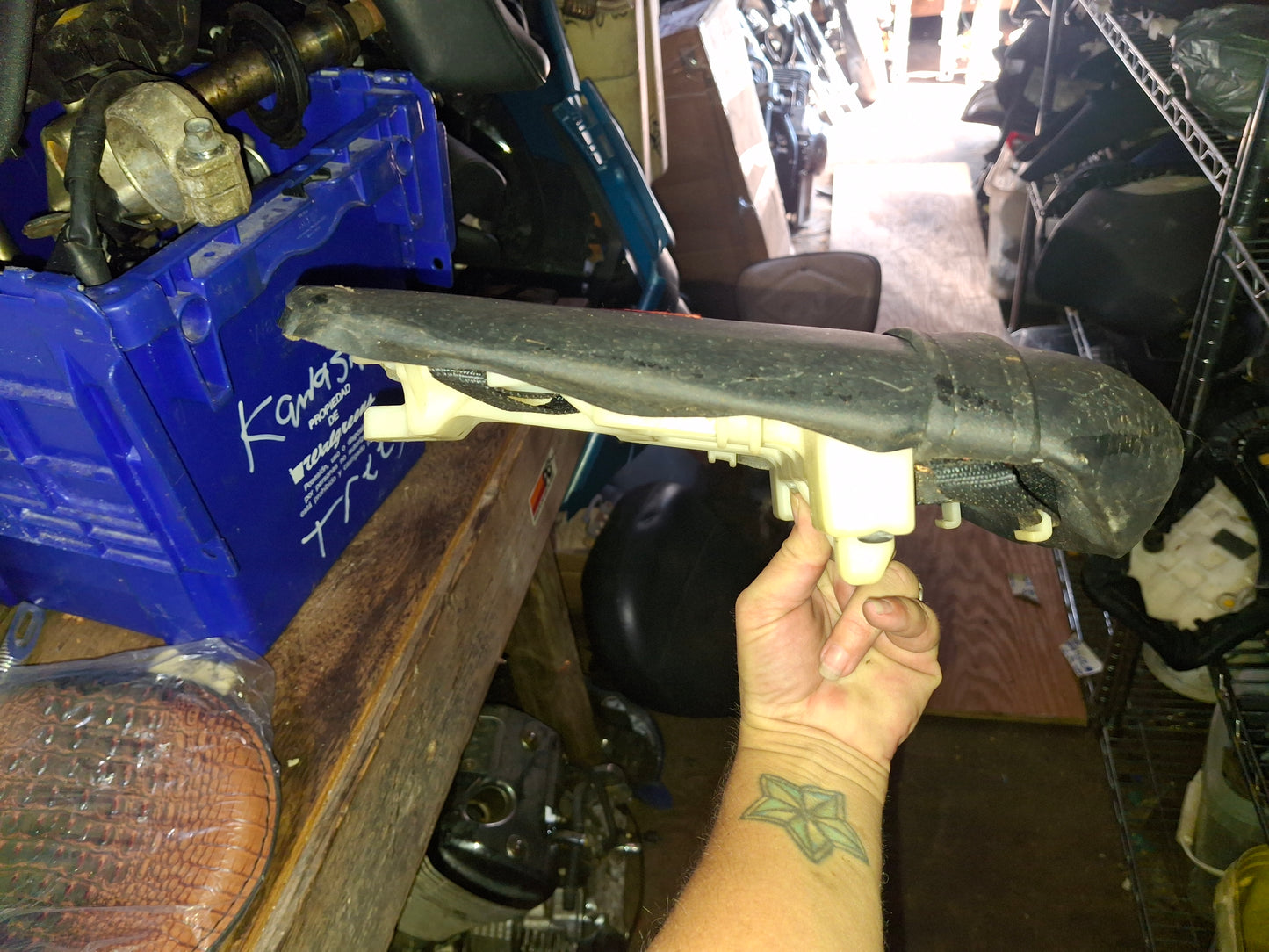 04-06 Yamaha R1 Rear Seat Passenger Pad OEM Y5VY