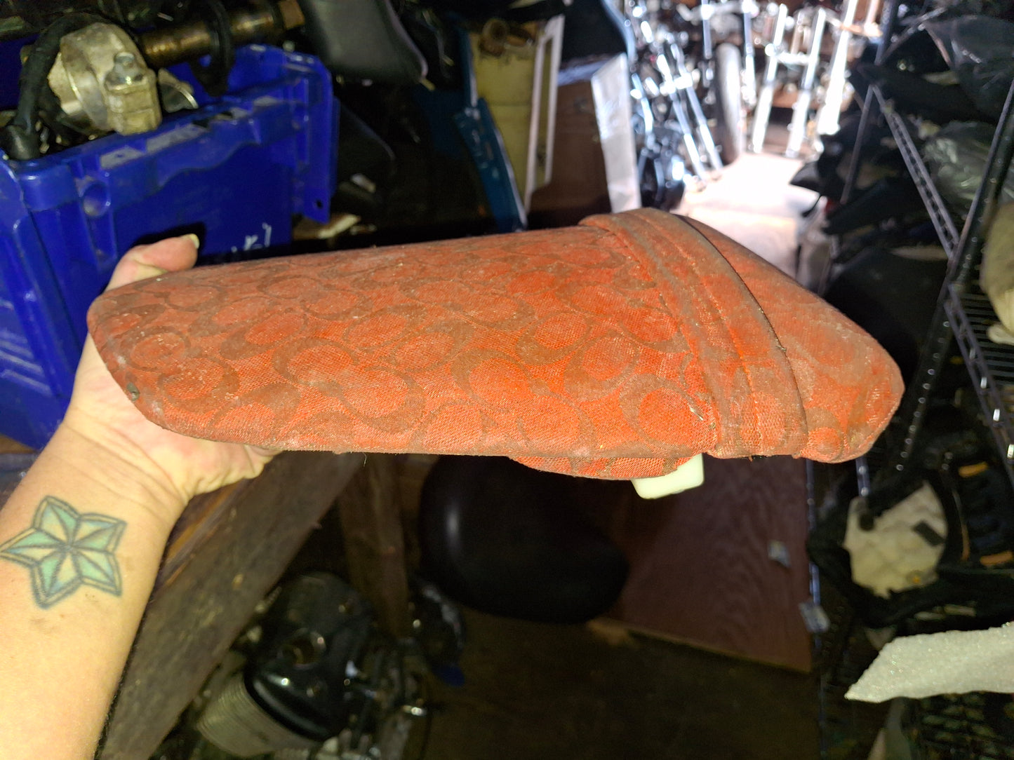 04-06 Yamaha R1 Rear Seat Passenger Pad OEM Y5VY recovered