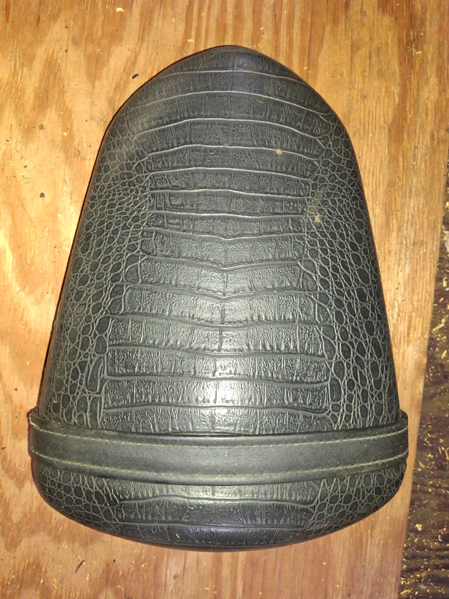 05 06 Suzuki GSXR 1000 Rear Seat Back Passenger Pad Pillion K5 K6 GSXR1000