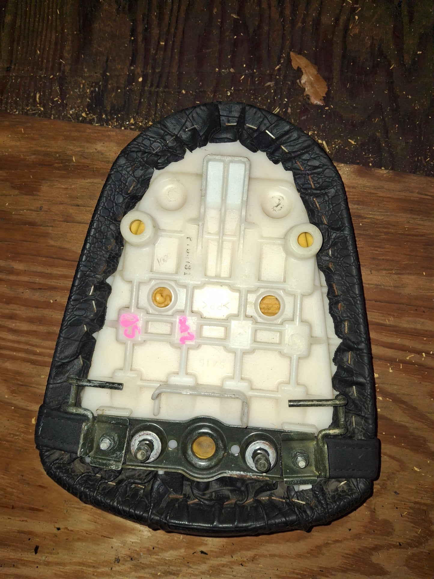 05 06 Suzuki GSXR 1000 Rear Seat Back Passenger Pad Pillion K5 K6 GSXR1000