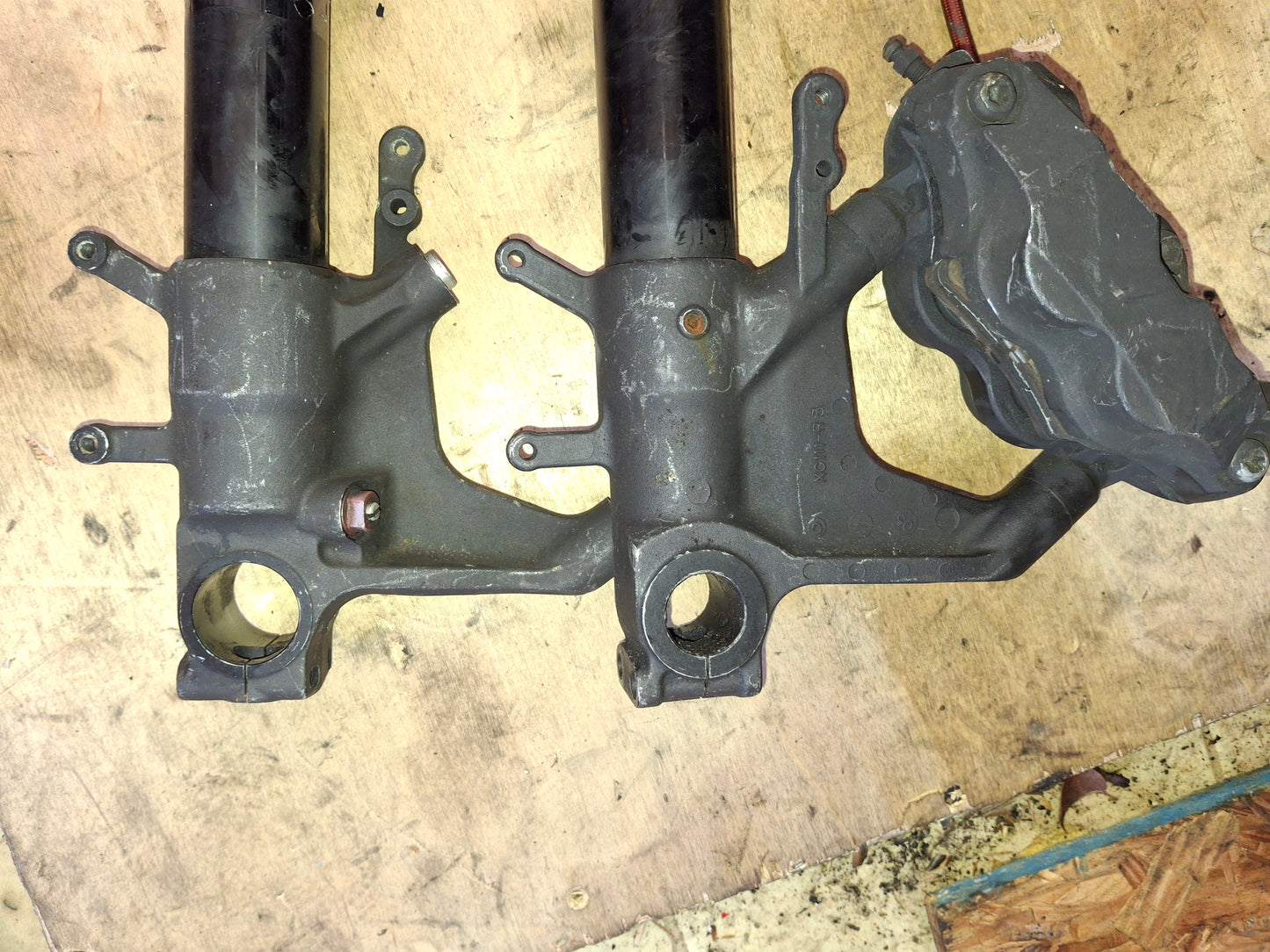 05 06 Suzuki GSXR 1000 Forks Front End Suspension For K5 K6 GSXR1000 1 Caliper