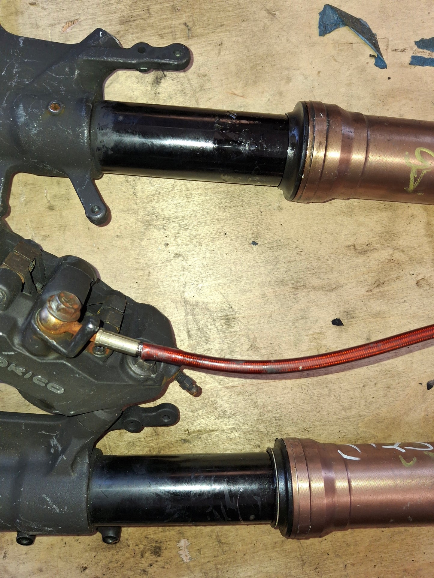 05 06 Suzuki GSXR 1000 Forks Front End Suspension For K5 K6 GSXR1000 1 Caliper