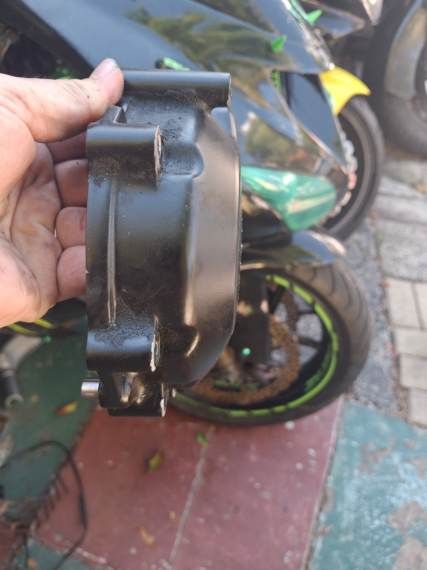 06 Kawasaki ZX-10 Stator Cover ZX10 engine cover