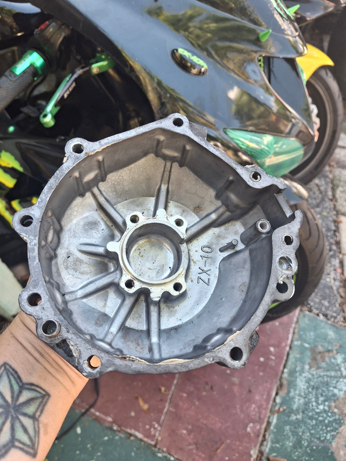 06 Kawasaki ZX-10 Stator Cover ZX10 engine cover