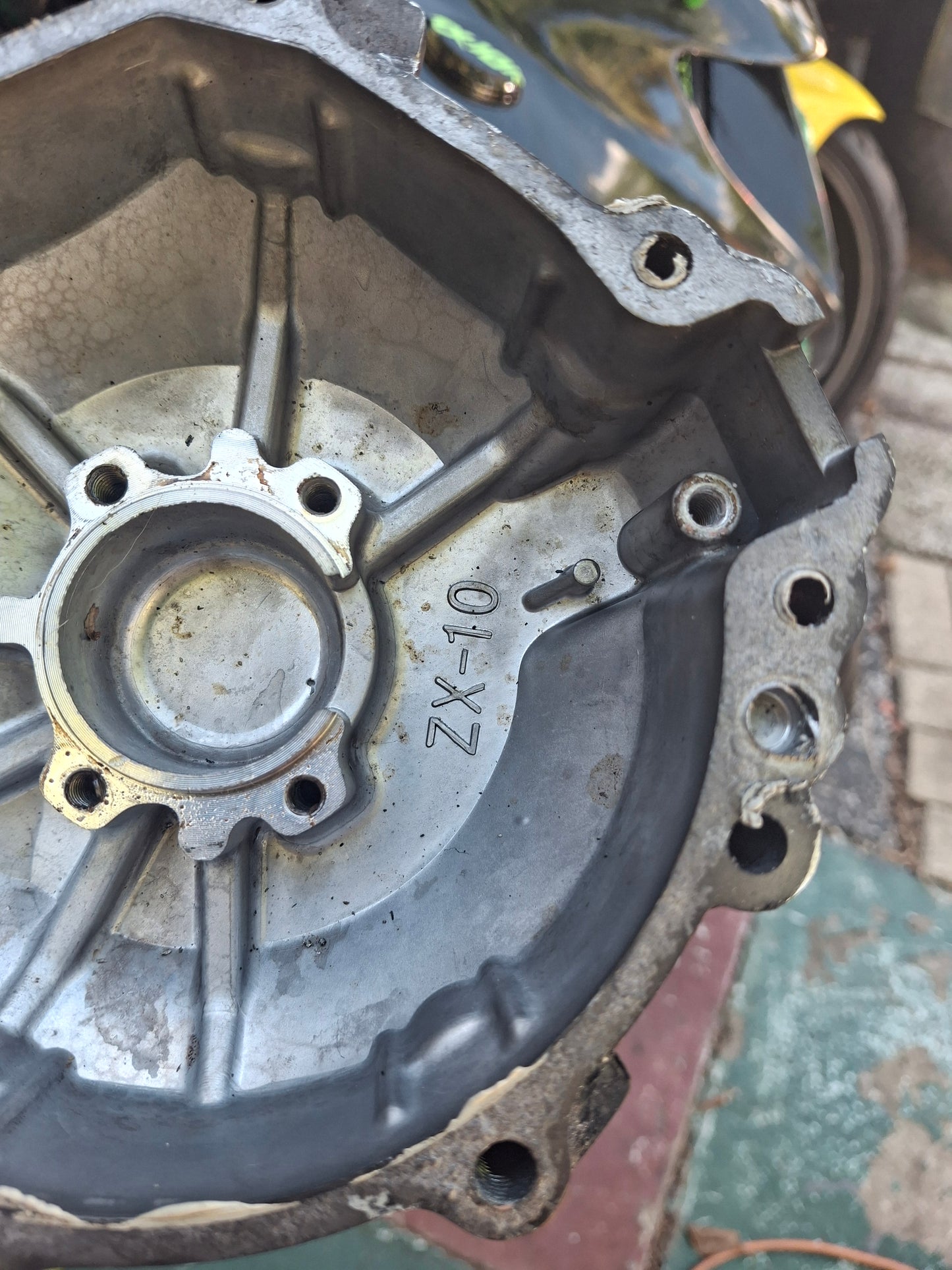 06 Kawasaki ZX-10 Stator Cover ZX10 engine cover