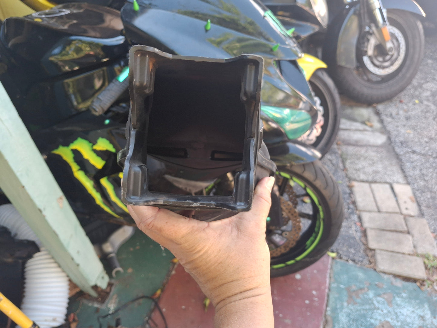 2006 Kawasaki ZX-10 Ram Air Duct Front Air Scoop Center Duct ZX10