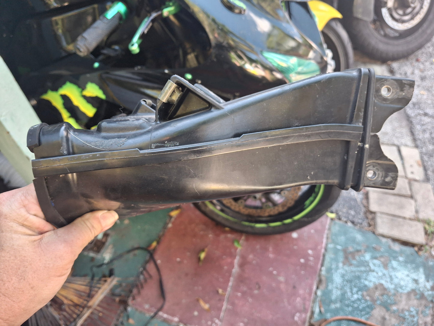 2006 Kawasaki ZX-10 Ram Air Duct Front Air Scoop Center Duct ZX10