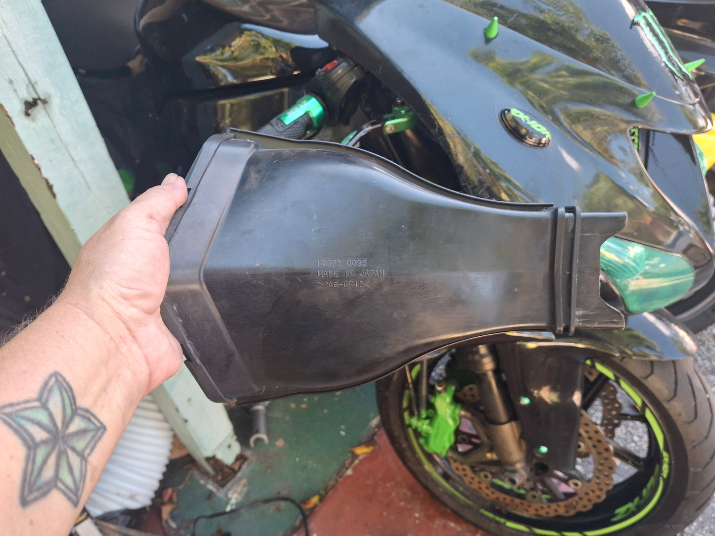 2006 Kawasaki ZX-10 Ram Air Duct Front Air Scoop Center Duct ZX10