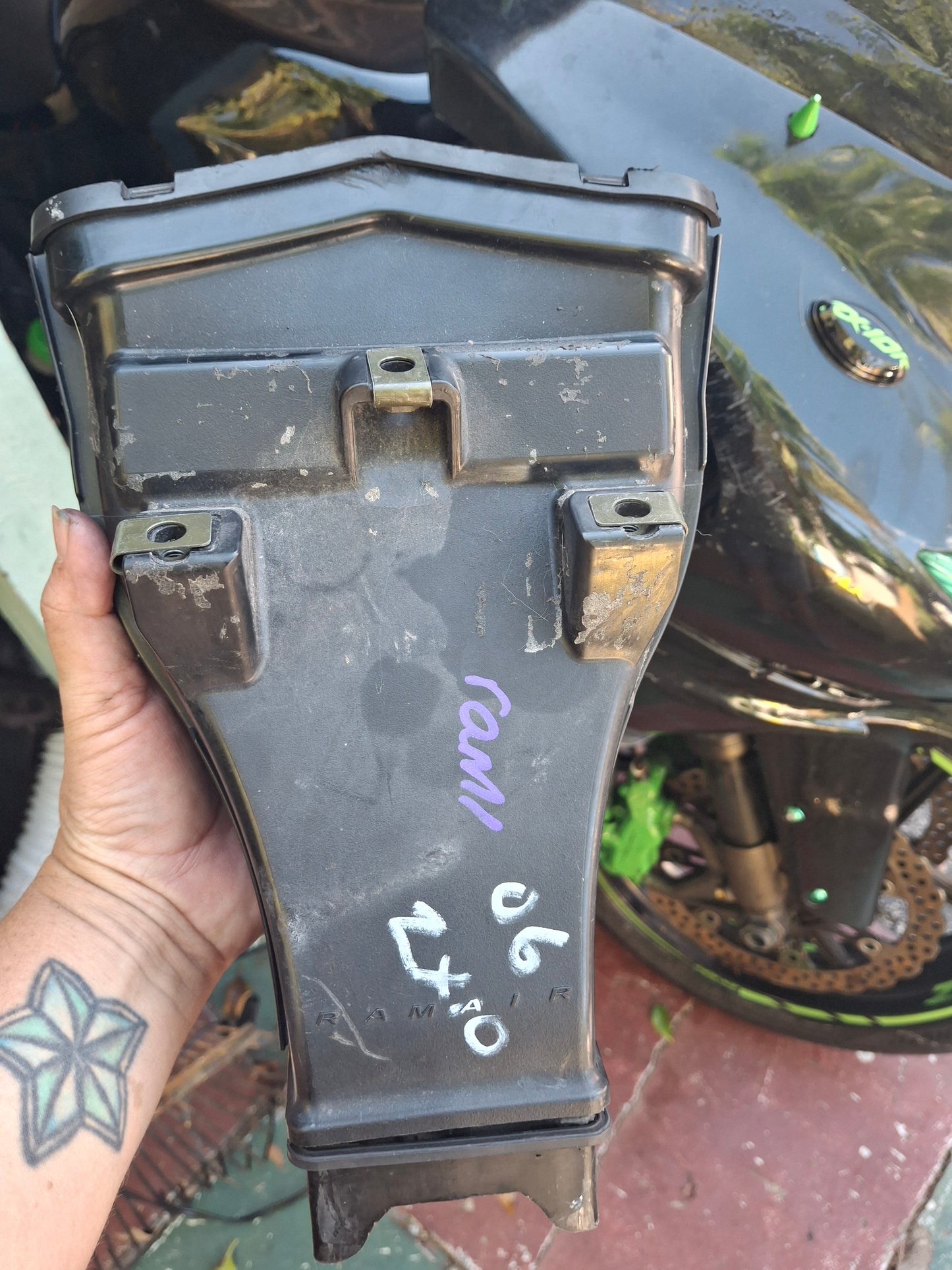 2006 Kawasaki ZX-10 Ram Air Duct Front Air Scoop Center Duct ZX10