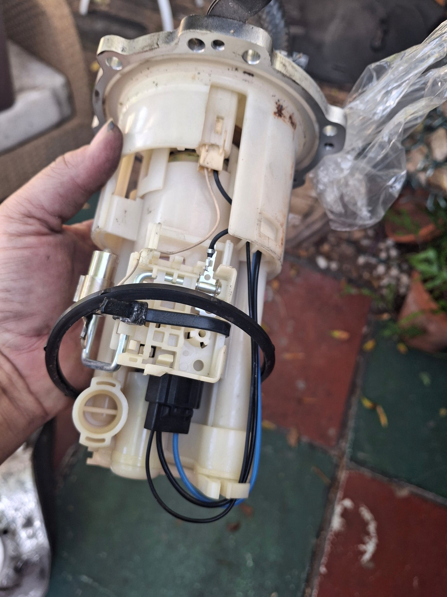 04-06 Yamaha R1 Fuel Pump with Metal Ring and Bolts YZF1000 05 5PW-13907-01