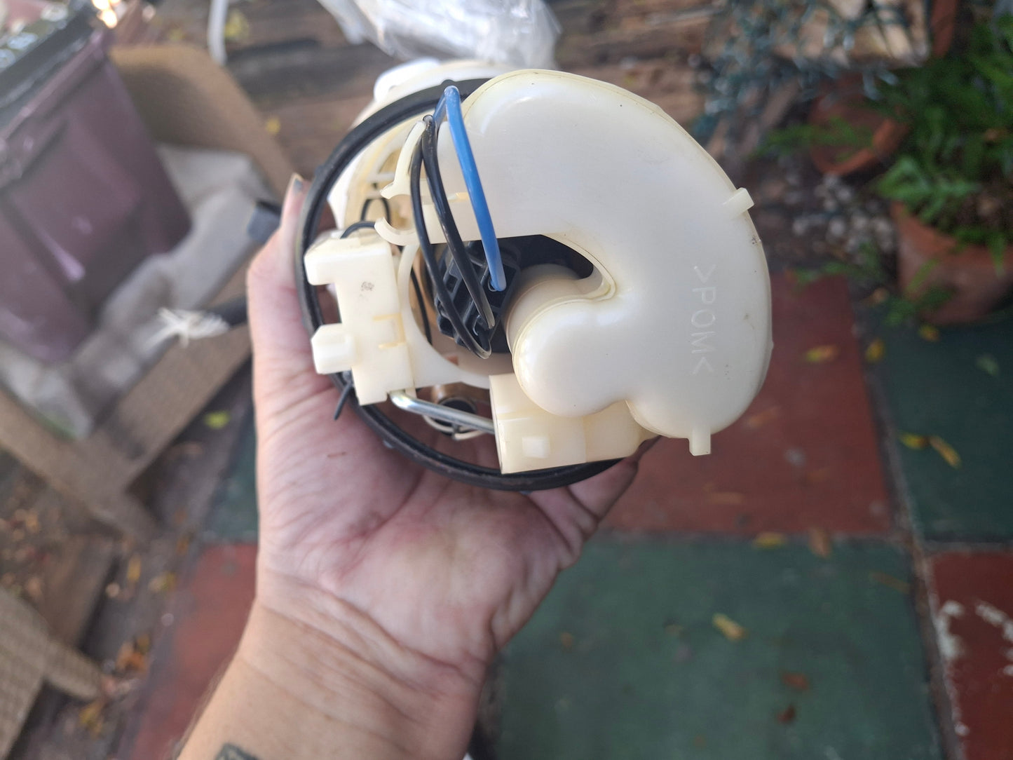 04-06 Yamaha R1 Fuel Pump with Metal Ring and Bolts YZF1000 05 5PW-13907-01