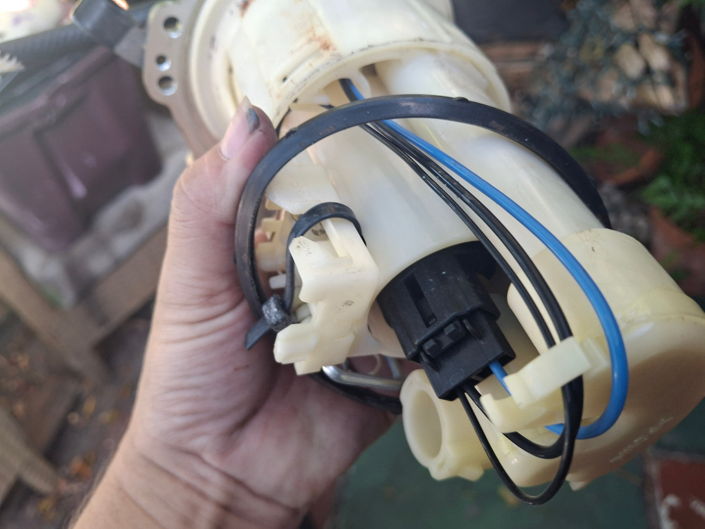 04-06 Yamaha R1 Fuel Pump with Metal Ring and Bolts YZF1000 05 5PW-13907-01