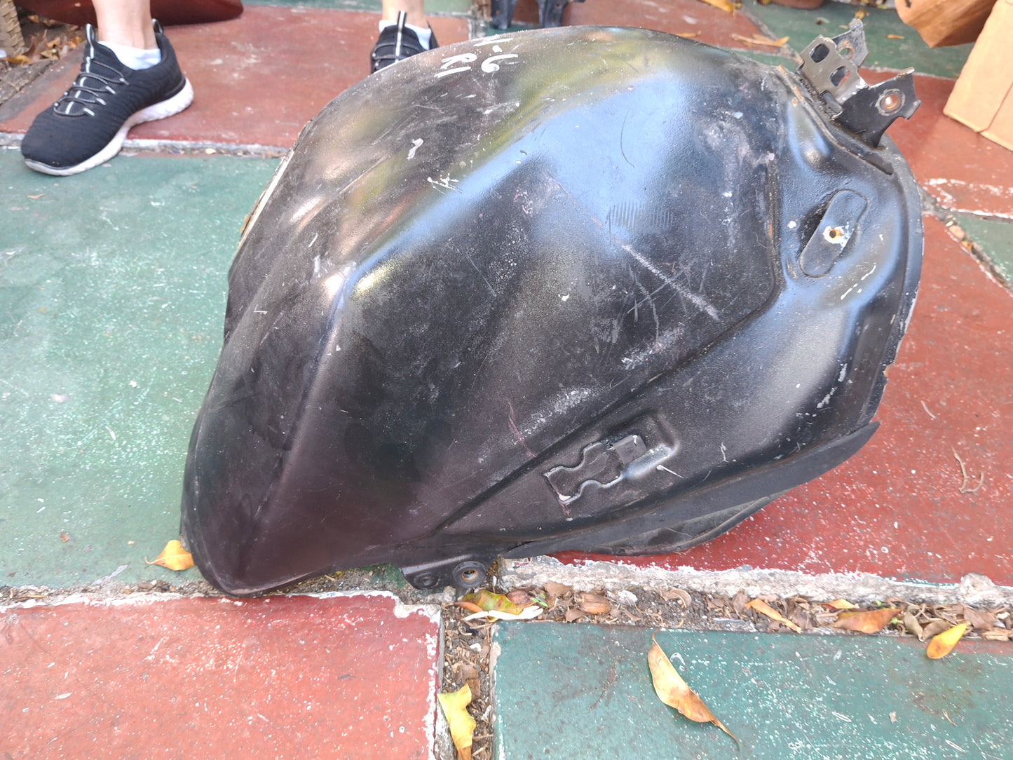 04-06 Yamaha R1 Gas Tank Fuel Petrol Cell YZF1000 YZF 1000 FREE SHIPPING