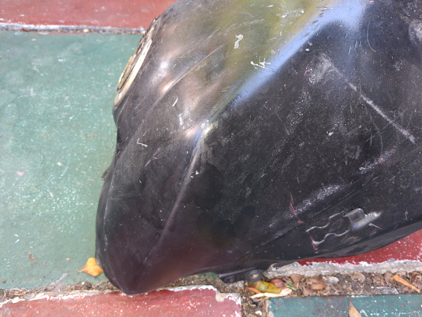 04-06 Yamaha R1 Gas Tank Fuel Petrol Cell YZF1000 YZF 1000 FREE SHIPPING