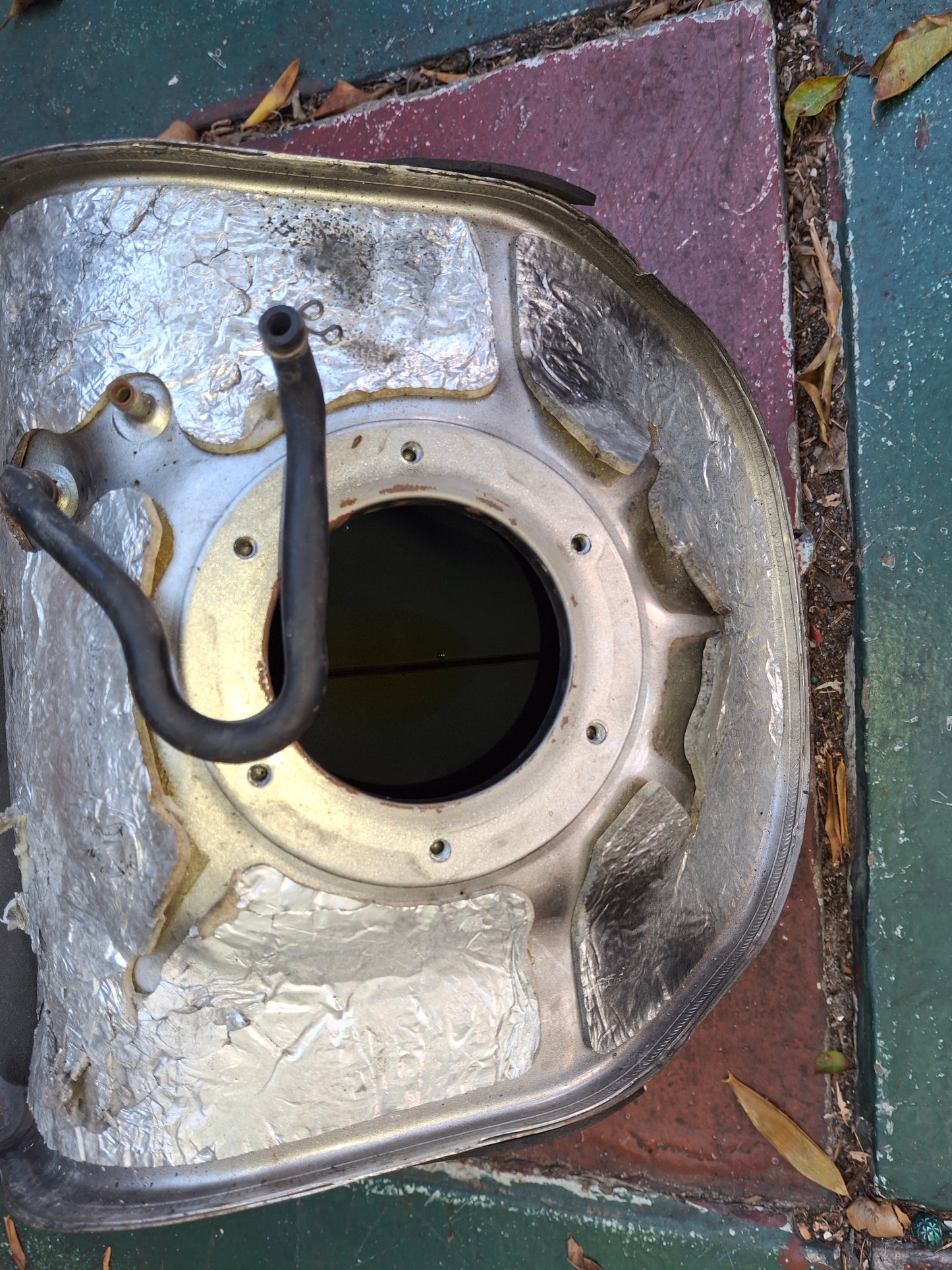 04-06 Yamaha R1 Gas Tank Fuel Petrol Cell YZF1000 YZF 1000 FREE SHIPPING