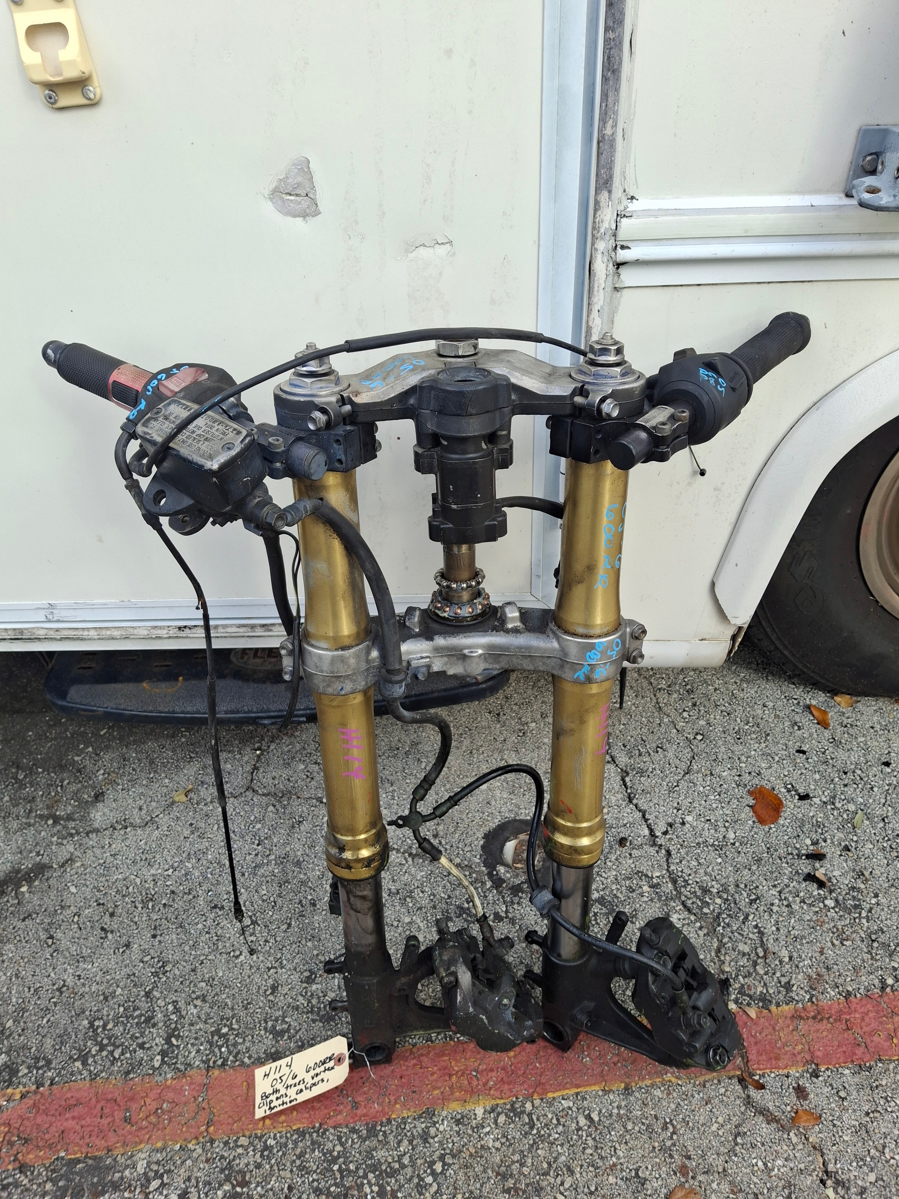cbr600rr 05年式倒立ホークの、タンク 三名様、ごあんな～い : ヤスコライダー＠ブログ