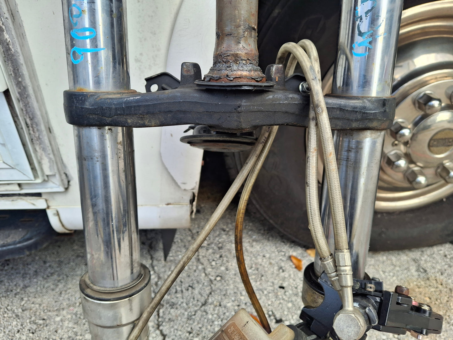 93 94 Honda CBR900RR Forks Clip-Ons Calipers Triple Tree Master Cylinder 900RR MWO