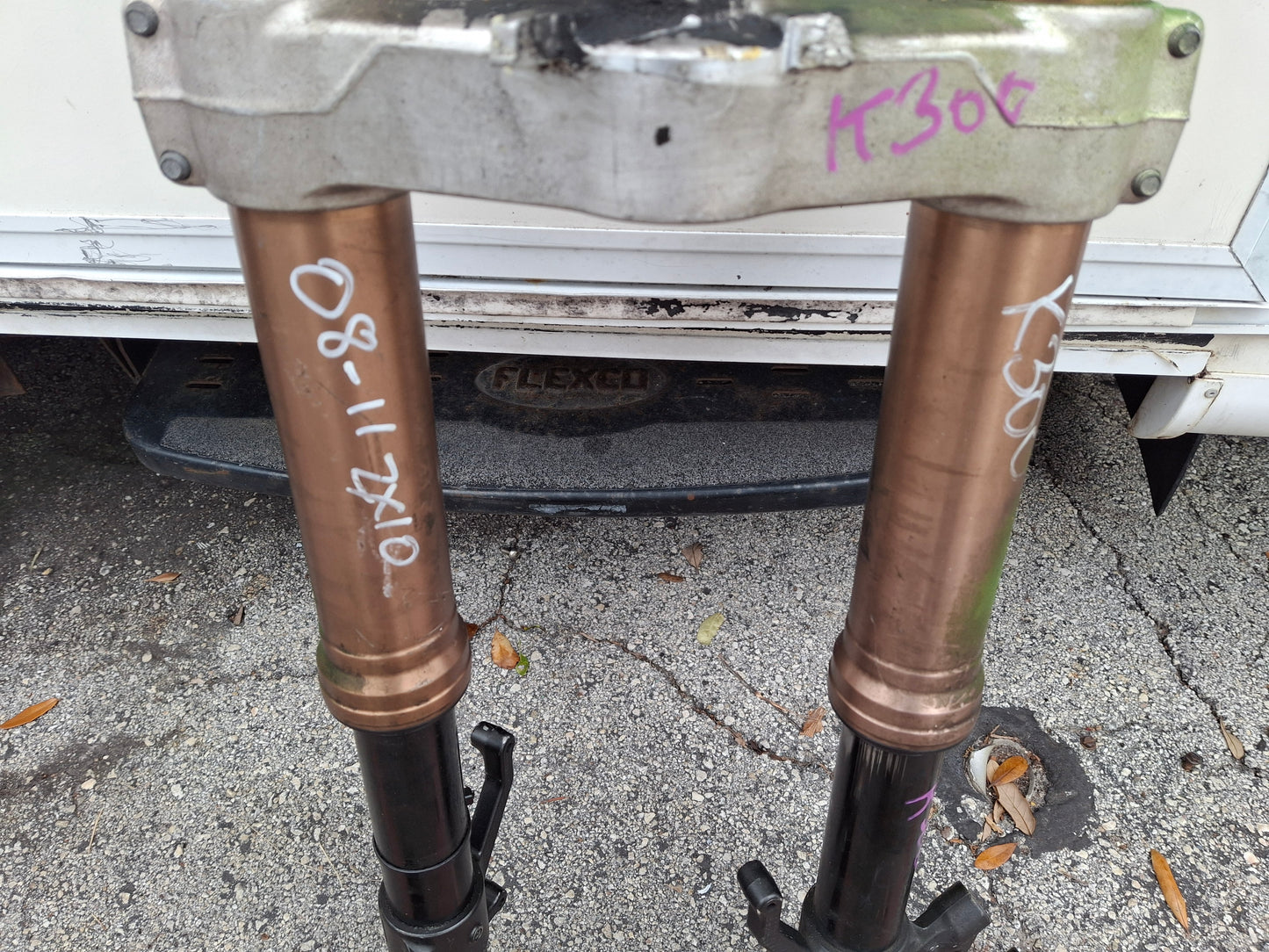 08 09 10 Kawasaki ZX-10 Forks ZX-10R Front End Lower Triple Tree ZX10 ZX10R
