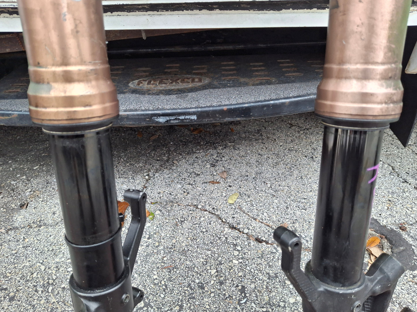 08 09 10 Kawasaki ZX-10 Forks ZX-10R Front End Lower Triple Tree ZX10 ZX10R