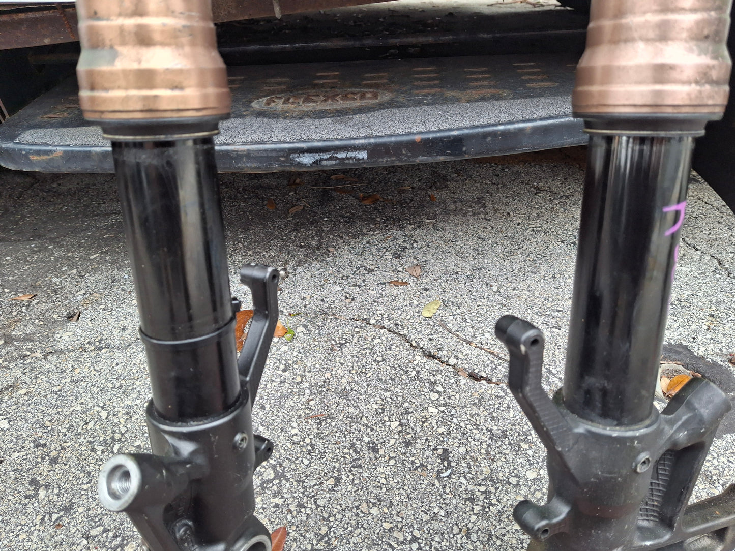 08 09 10 Kawasaki ZX-10 Forks ZX-10R Front End Lower Triple Tree ZX10 ZX10R