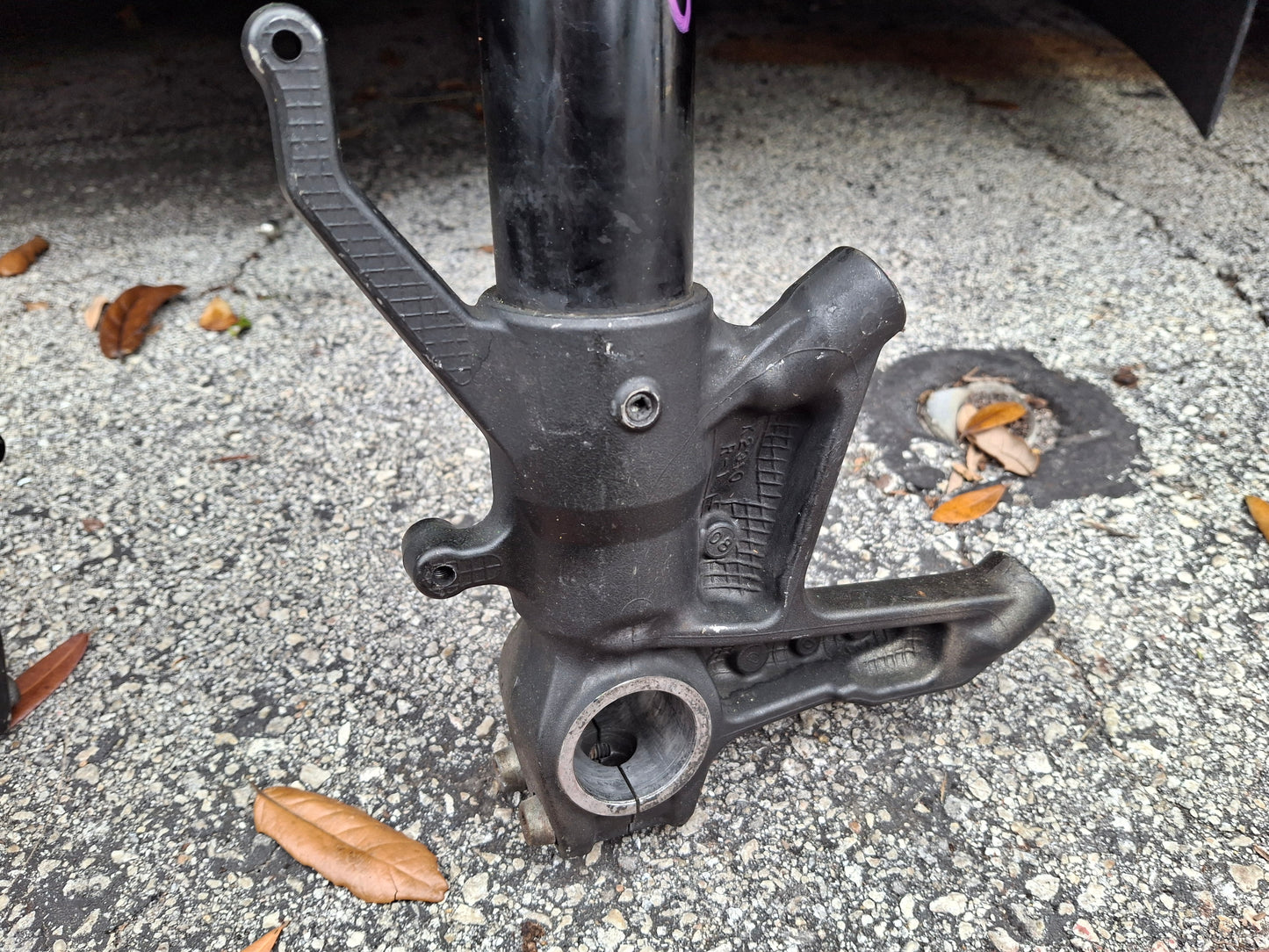 08 09 10 Kawasaki ZX-10 Forks ZX-10R Front End Lower Triple Tree ZX10 ZX10R