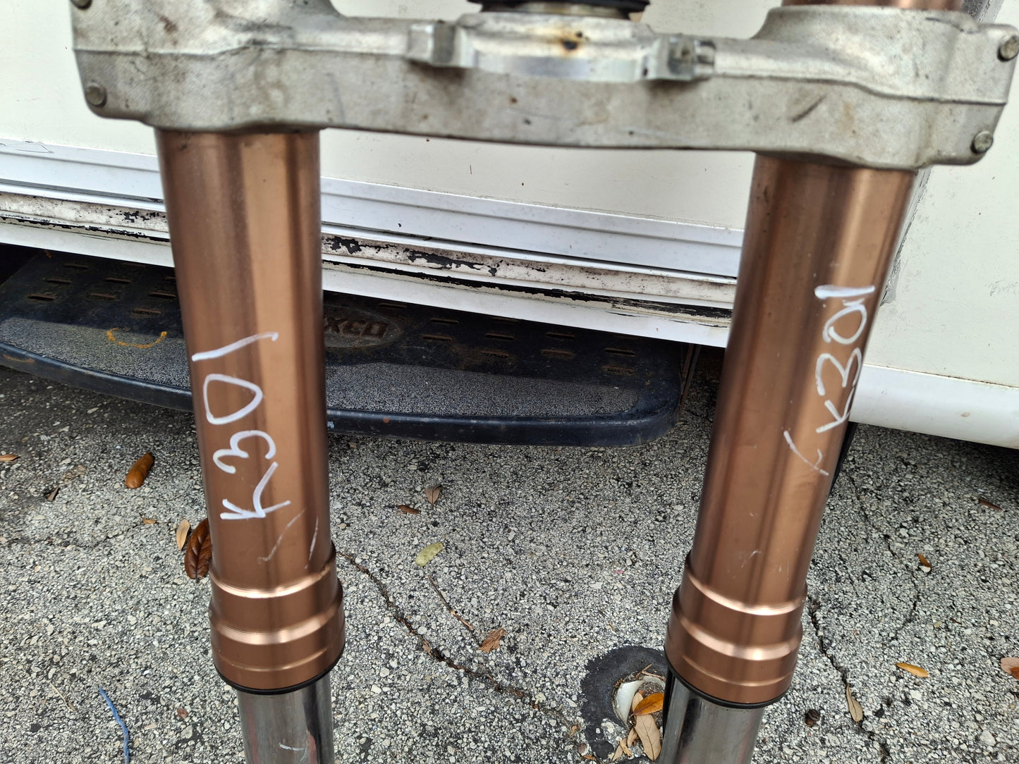 11-15 Kawasaki ZX-10 Forks Gen 4 ZX10 Front End Triple Trees Axle ZX-10R K197