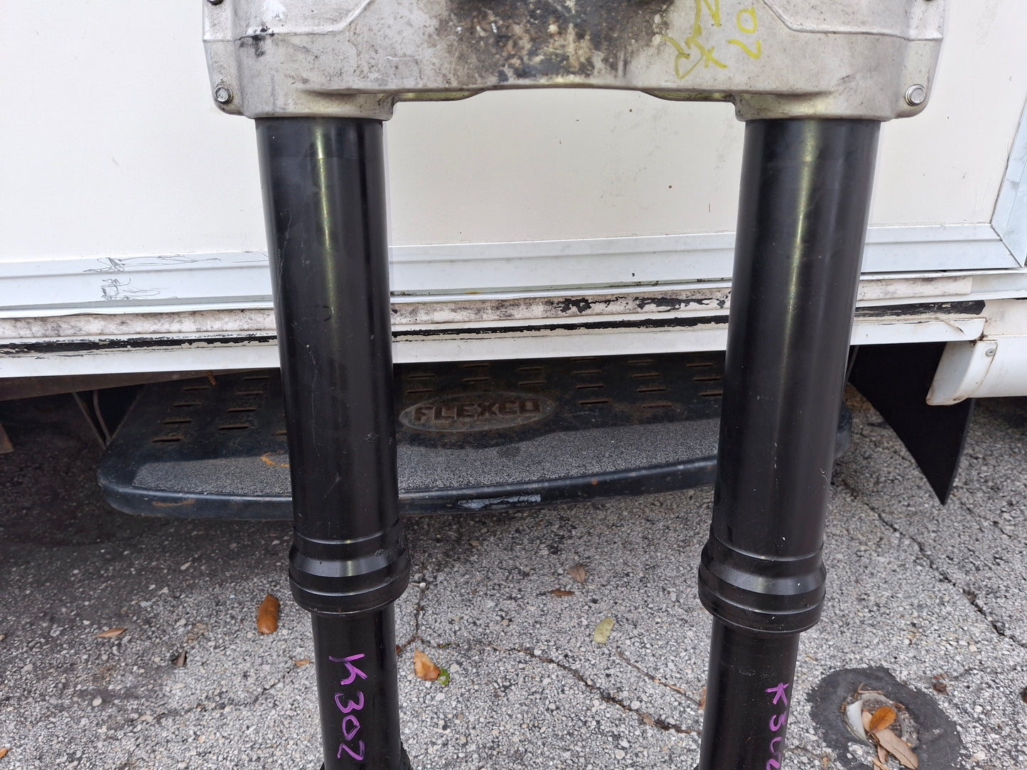 06 07 Kawasaki ZX-10 Forks Triple Tree Axle ZX10 Front End Suspension ZX-10R