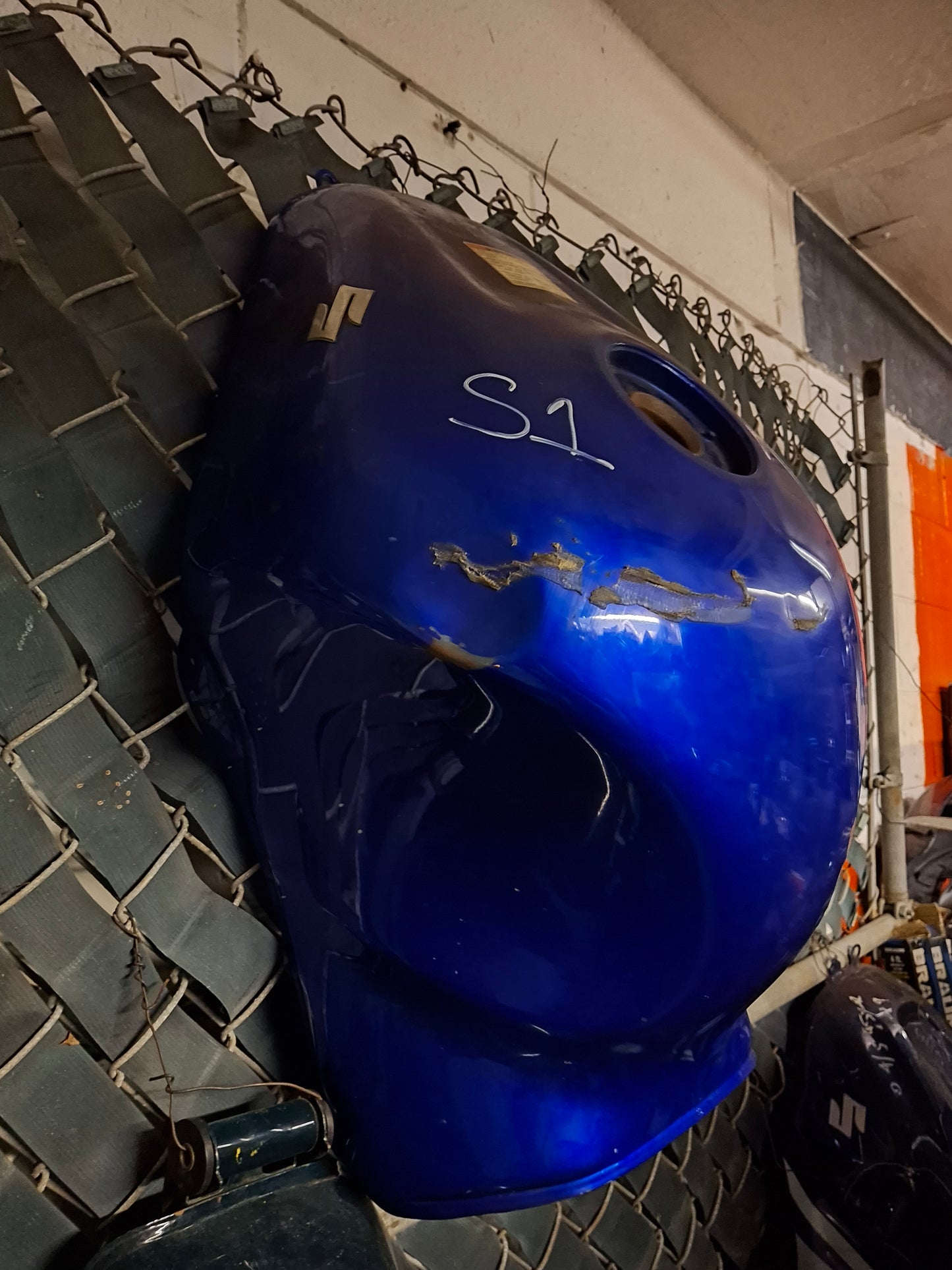 SOLD SOLD 01-07 Suzuki Hayabusa Gas Tank Generation 1 Busa Fuel Tank GSX1300R Petrol Cell