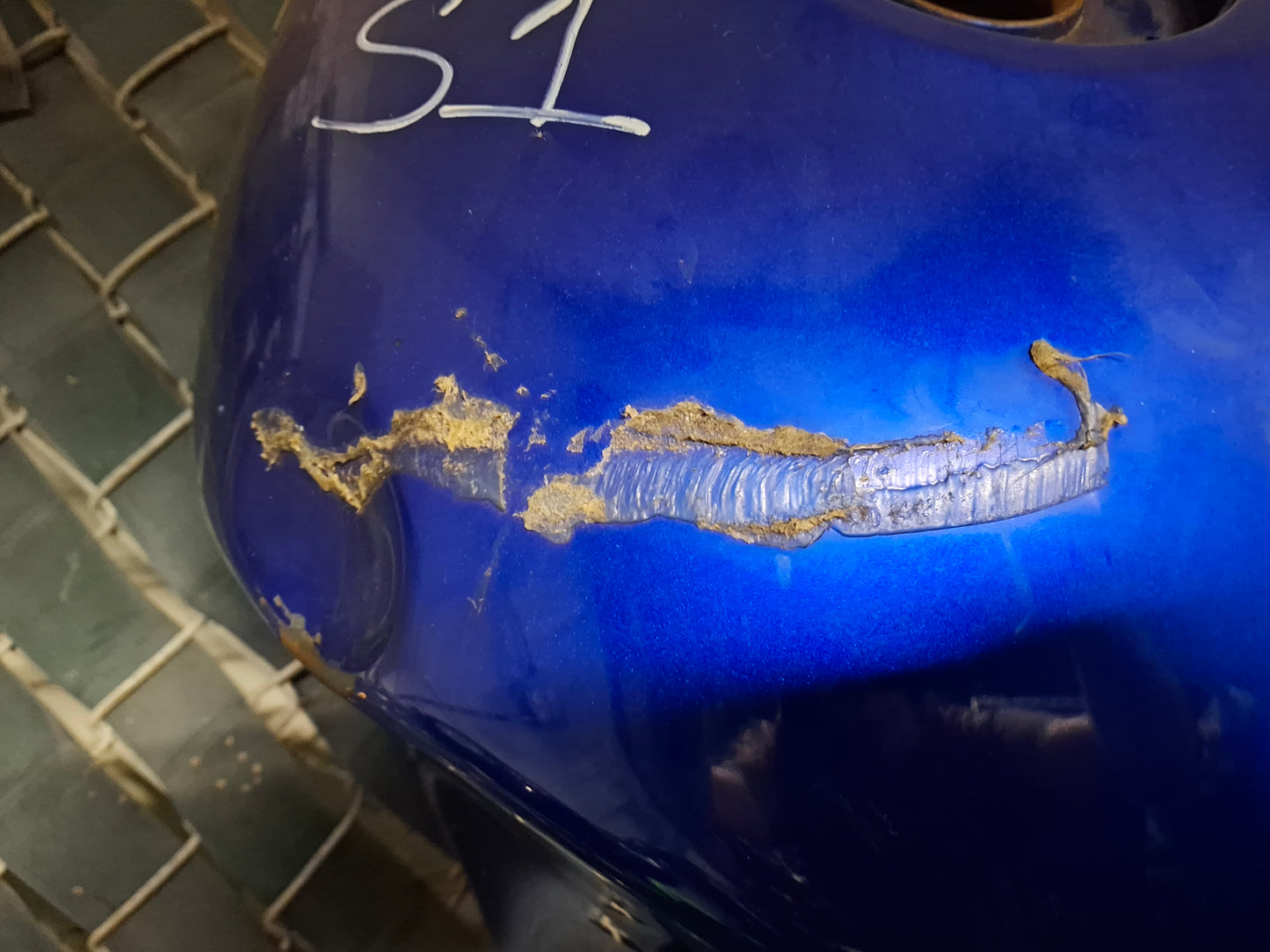 SOLD SOLD 01-07 Suzuki Hayabusa Gas Tank Generation 1 Busa Fuel Tank GSX1300R Petrol Cell