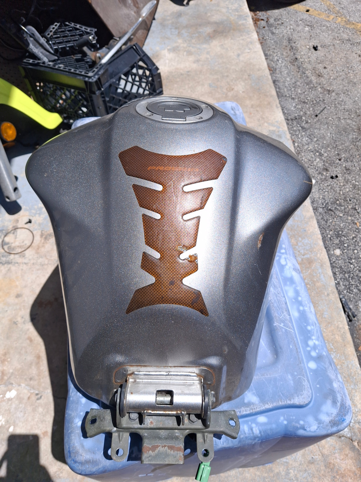 01-05 Yamaha FZ1 Gas Tank Fuel Petrol Cell