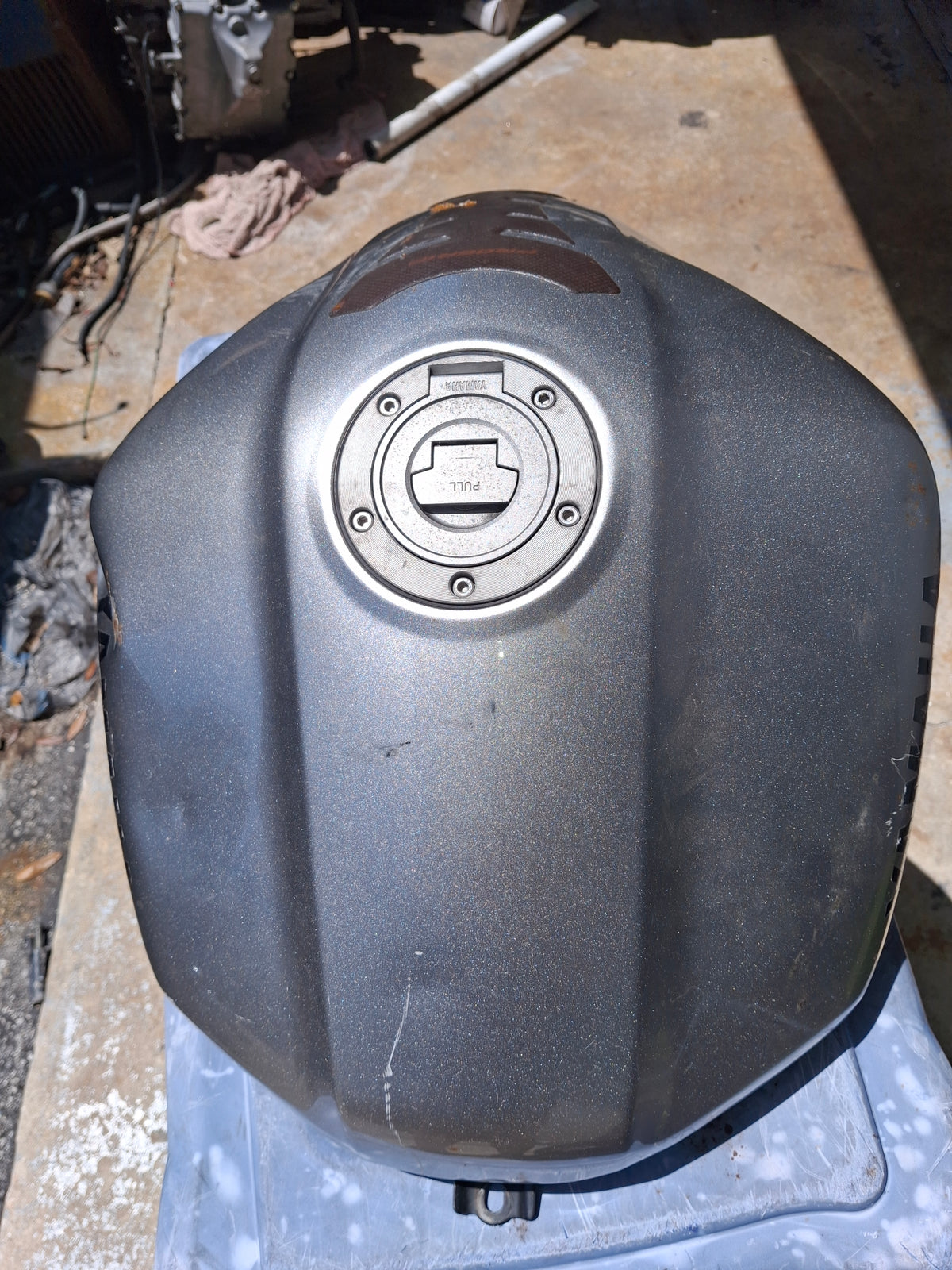 01-05 Yamaha FZ1 Gas Tank Fuel Petrol Cell