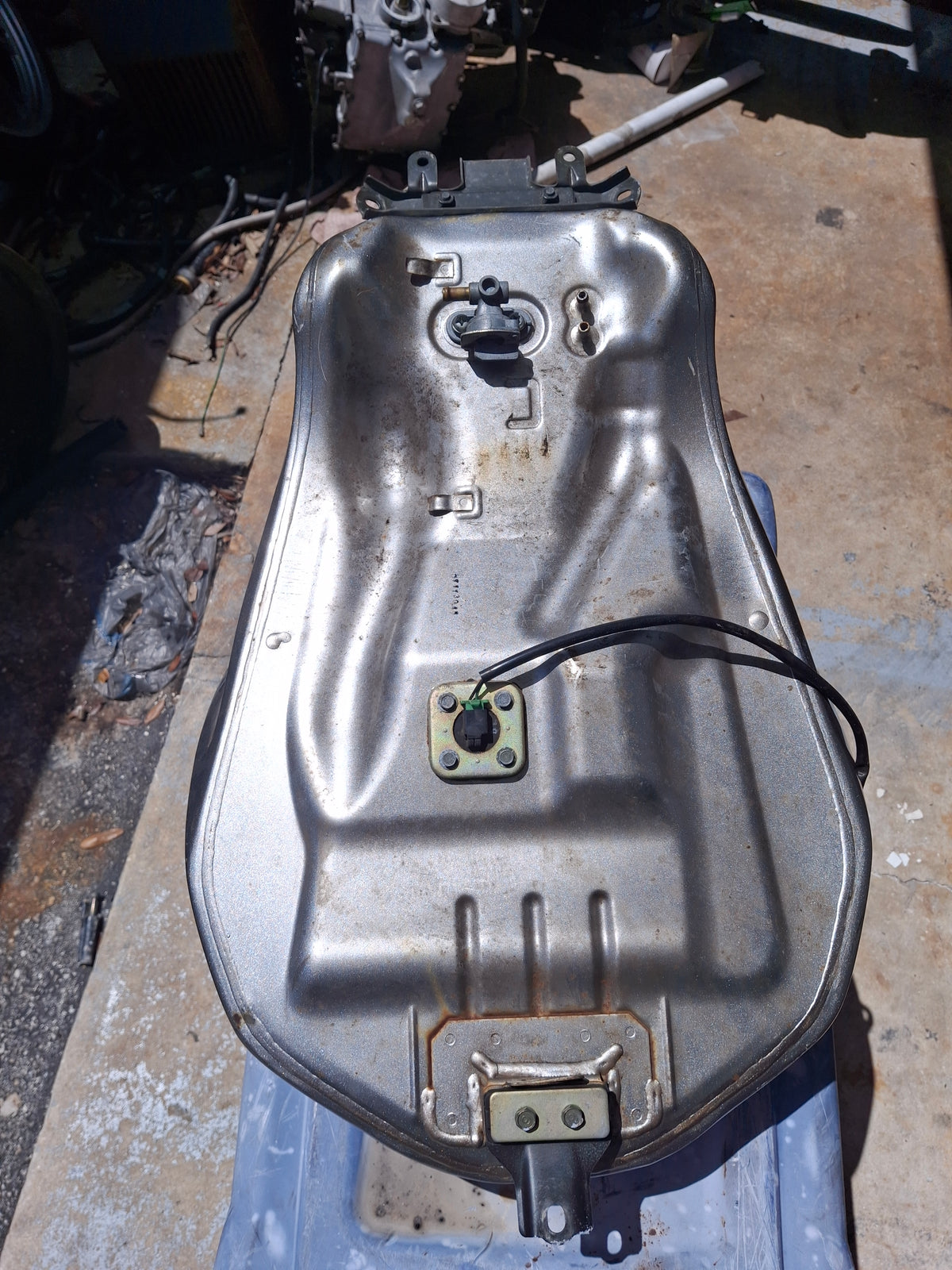 01-05 Yamaha FZ1 Gas Tank Fuel Petrol Cell