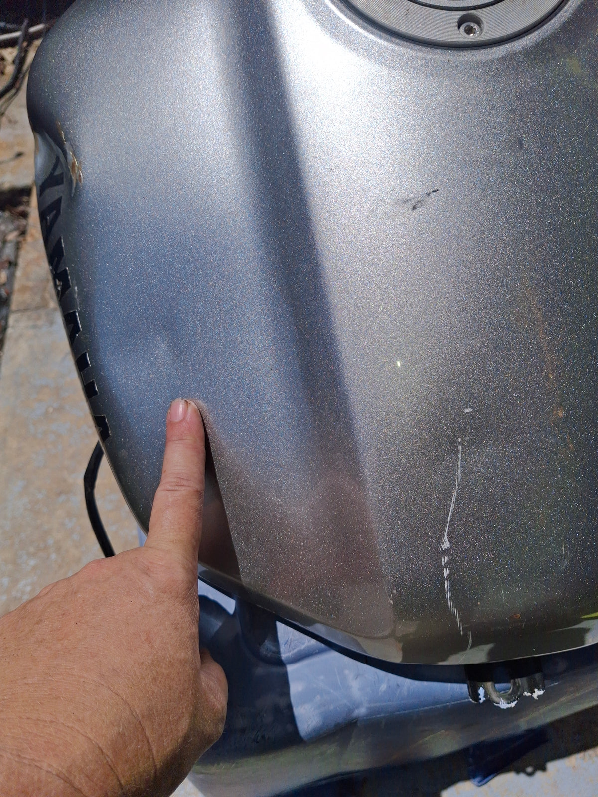 01-05 Yamaha FZ1 Gas Tank Fuel Petrol Cell