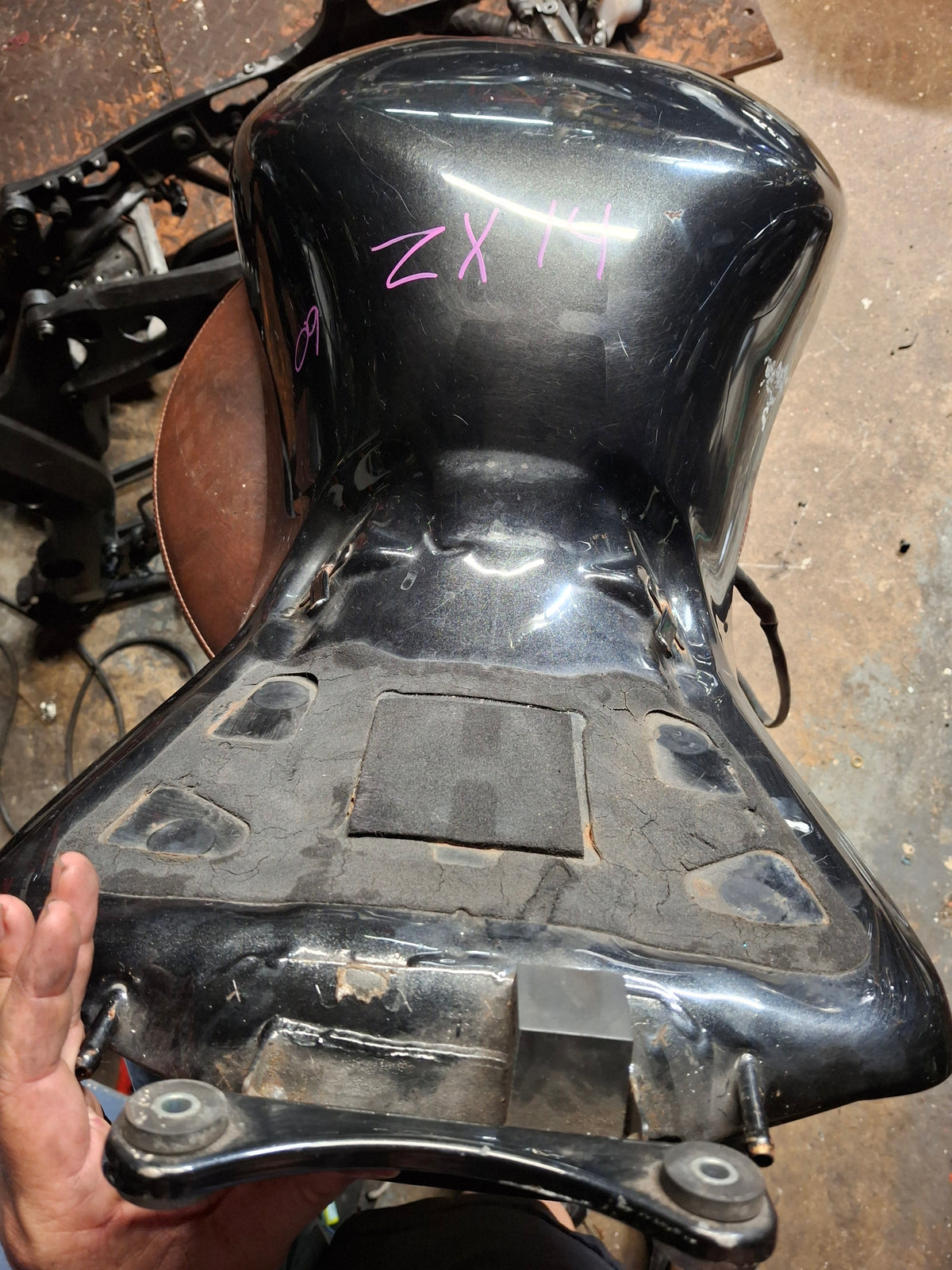 06 - 11 Kawasaki ZX14 Gas Tank ZX-14 Fuel Petrol Cell ZX1400 K33 Inside Nice