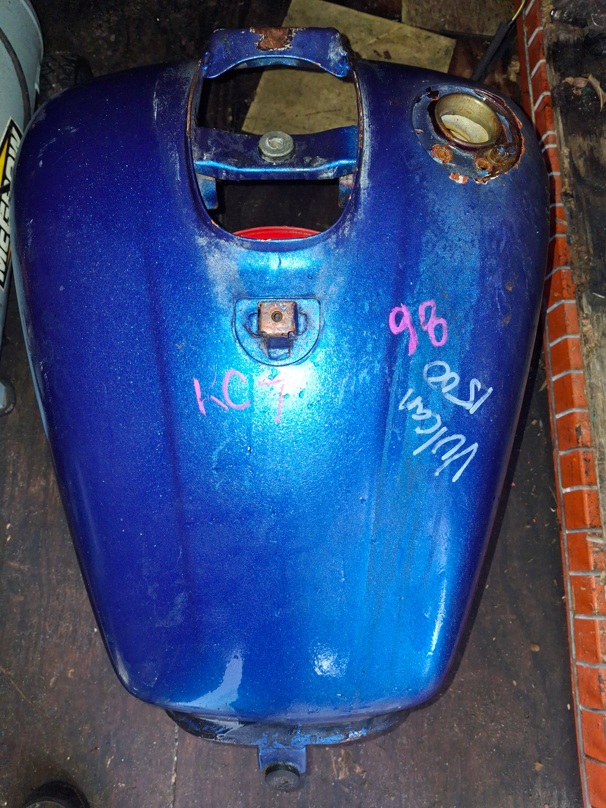 98 Kawasaki Vulcan 1500 Gas Tank VN1500 Fuel Tank Petrol VN1500D VN 1500 KC7