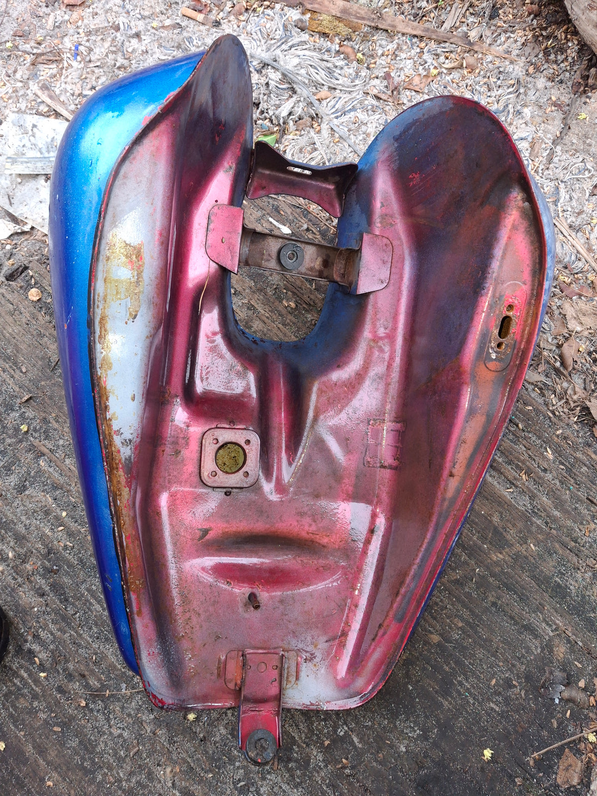 98 Kawasaki Vulcan 1500 Gas Tank VN1500 Fuel Tank Petrol VN1500D VN 1500 KC7