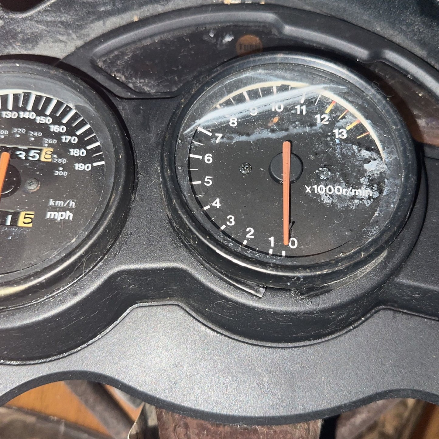 Suzuki RF900 RF 900 Gauges Speedometer & Upper Bracket Speedo Gauge Odometer