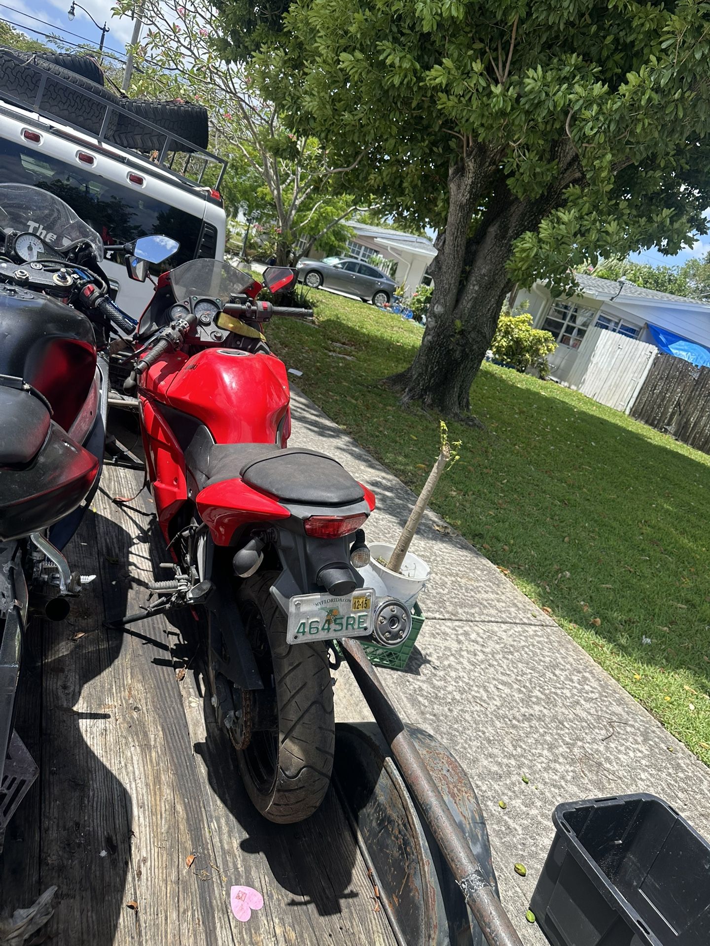 ** Read Description ** 2010 Kawasaki EX250 - 1200 miles - been sitting