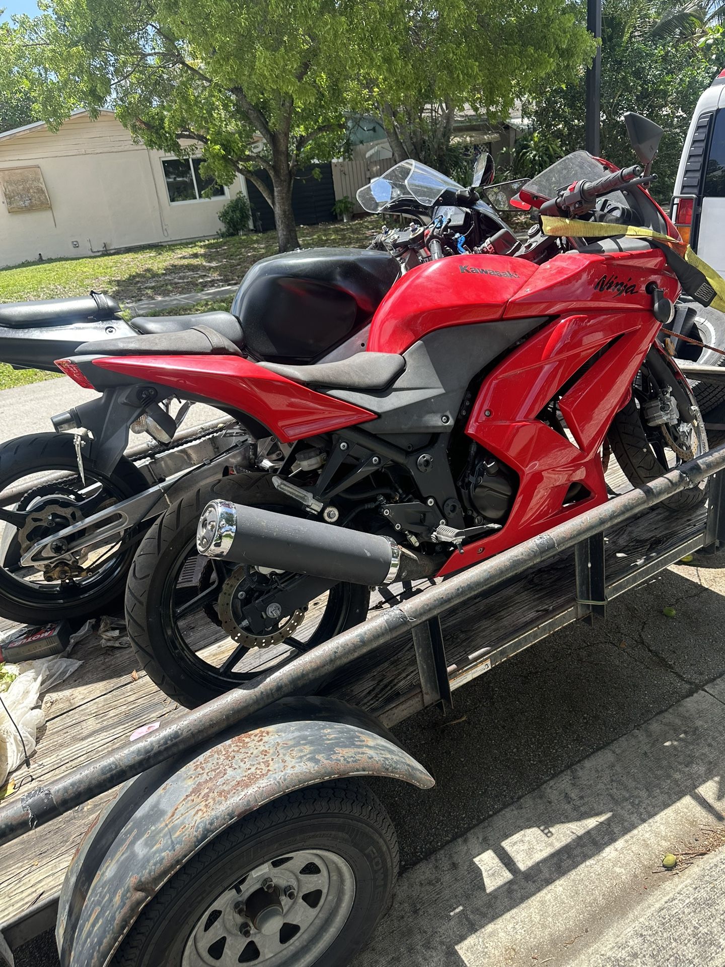** Read Description ** 2010 Kawasaki EX250 - 1200 miles - been sitting