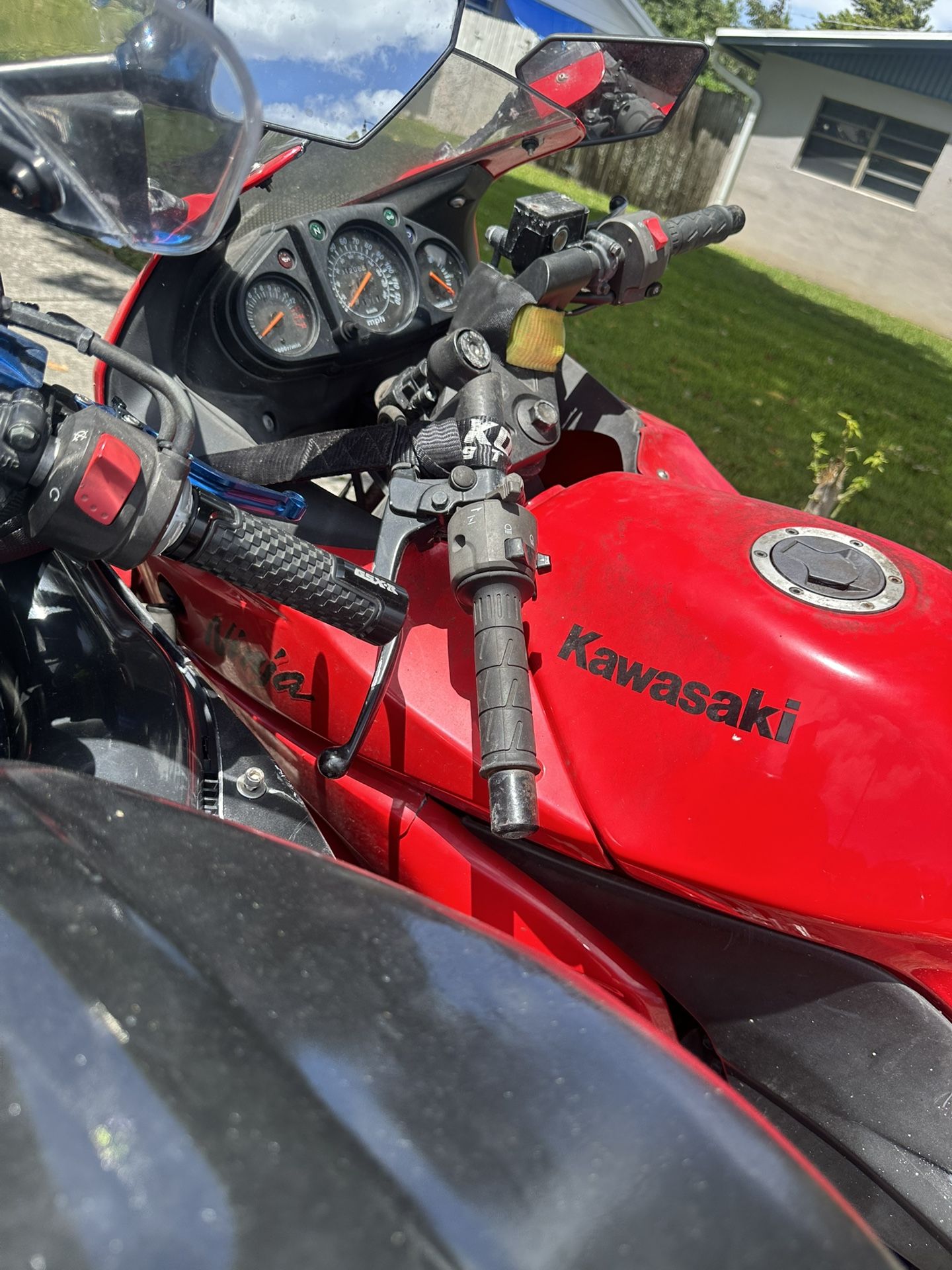 ** Read Description ** 2010 Kawasaki EX250 - 1200 miles - been sitting